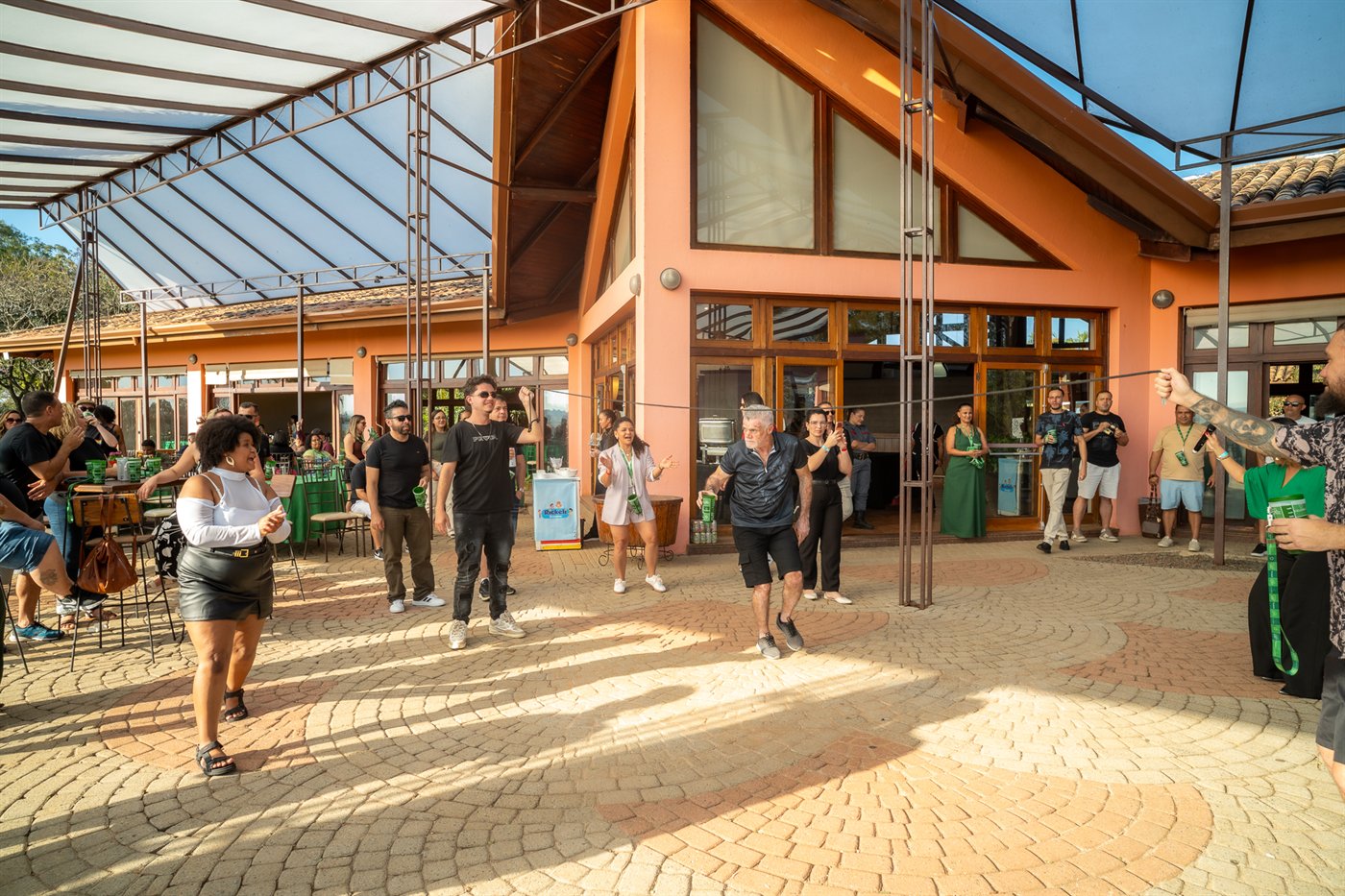 Palco de Show ao Vivo, Dinâmicas e Confraternização